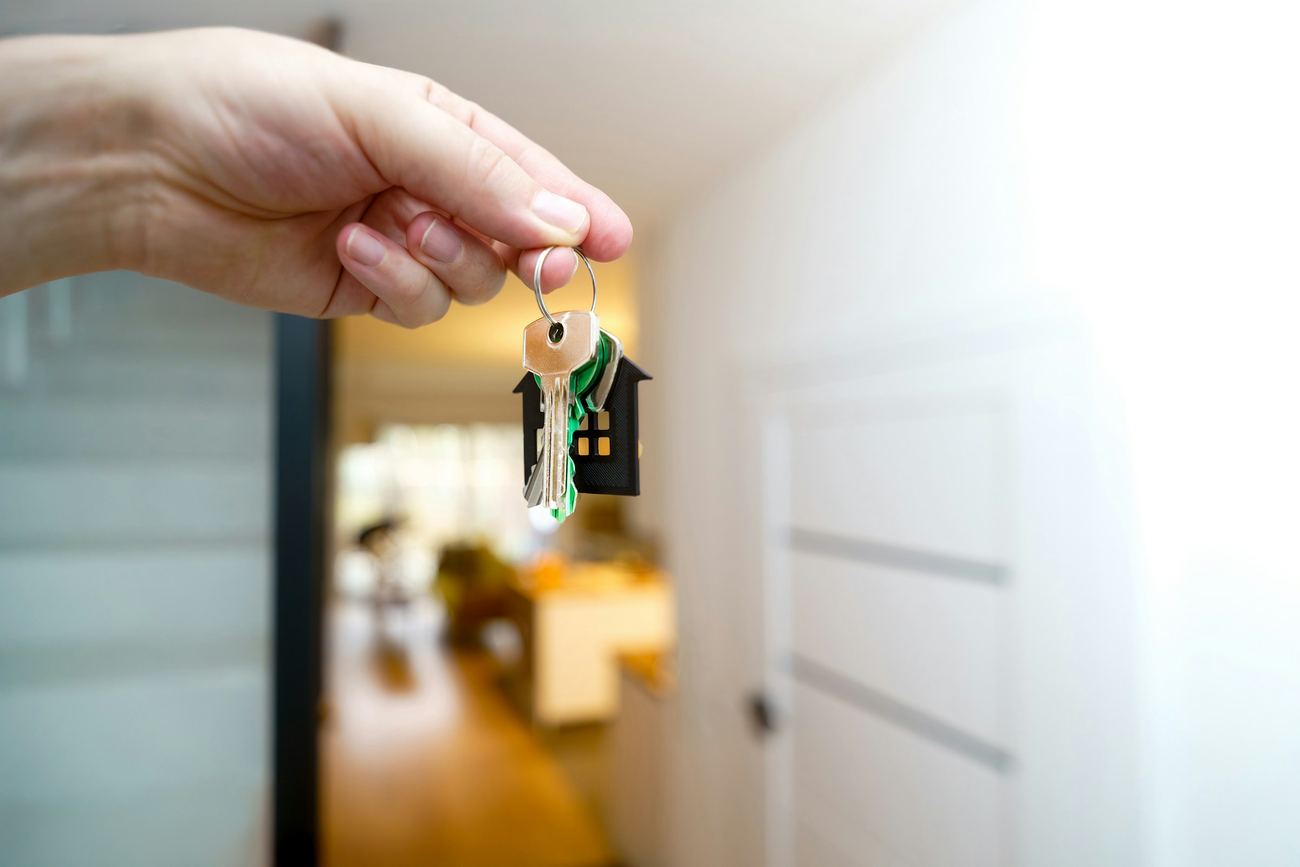 Handing over the keys to an apartment